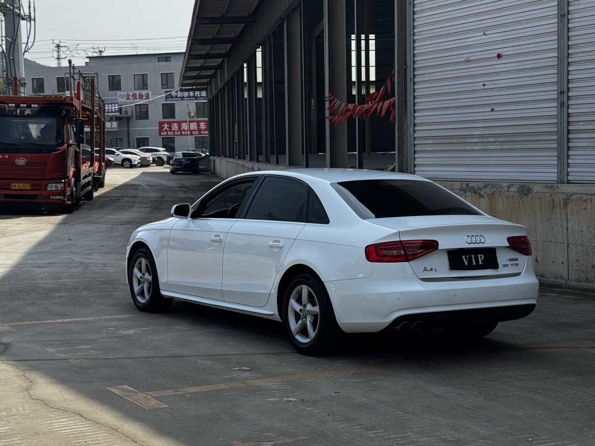 奧迪 奧迪A4L  2013款 35 TFSI 自動標(biāo)準(zhǔn)型圖片