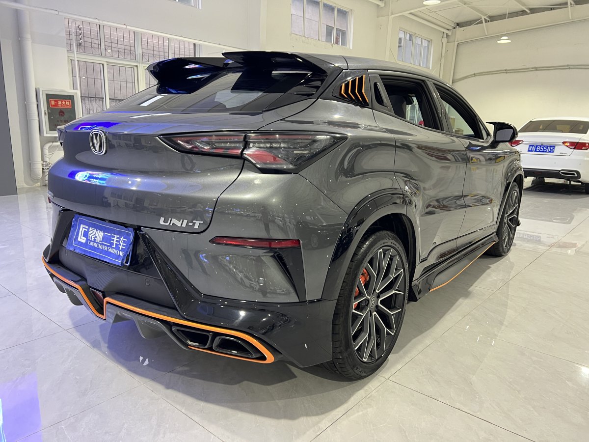 長(zhǎng)安 UNI-T  2022款 1.5T 運(yùn)動(dòng)版 尊貴型圖片