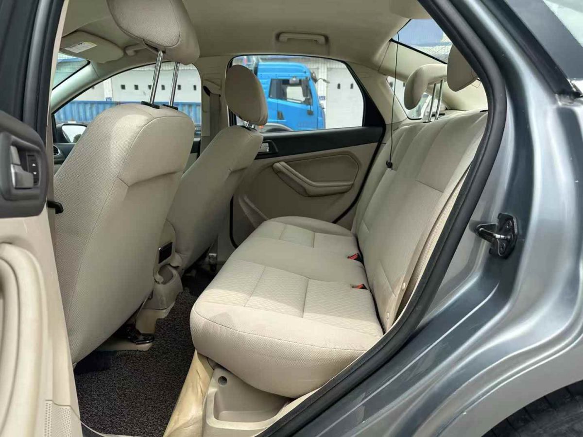 福特 ?？怂? 2013款 三廂經(jīng)典 1.8L 自動(dòng)基本型圖片
