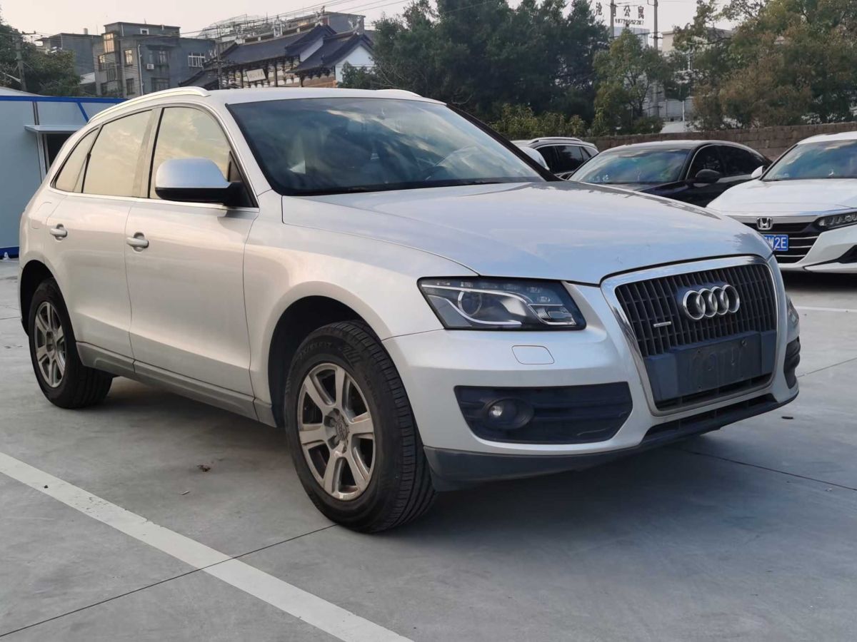 奧迪 奧迪Q5  2010款 Q5 2.0TSI 首發(fā)限量版運(yùn)動(dòng)版圖片