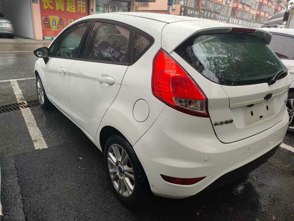 啟辰 R50  2013款 1.6L 北斗導(dǎo)航版圖片