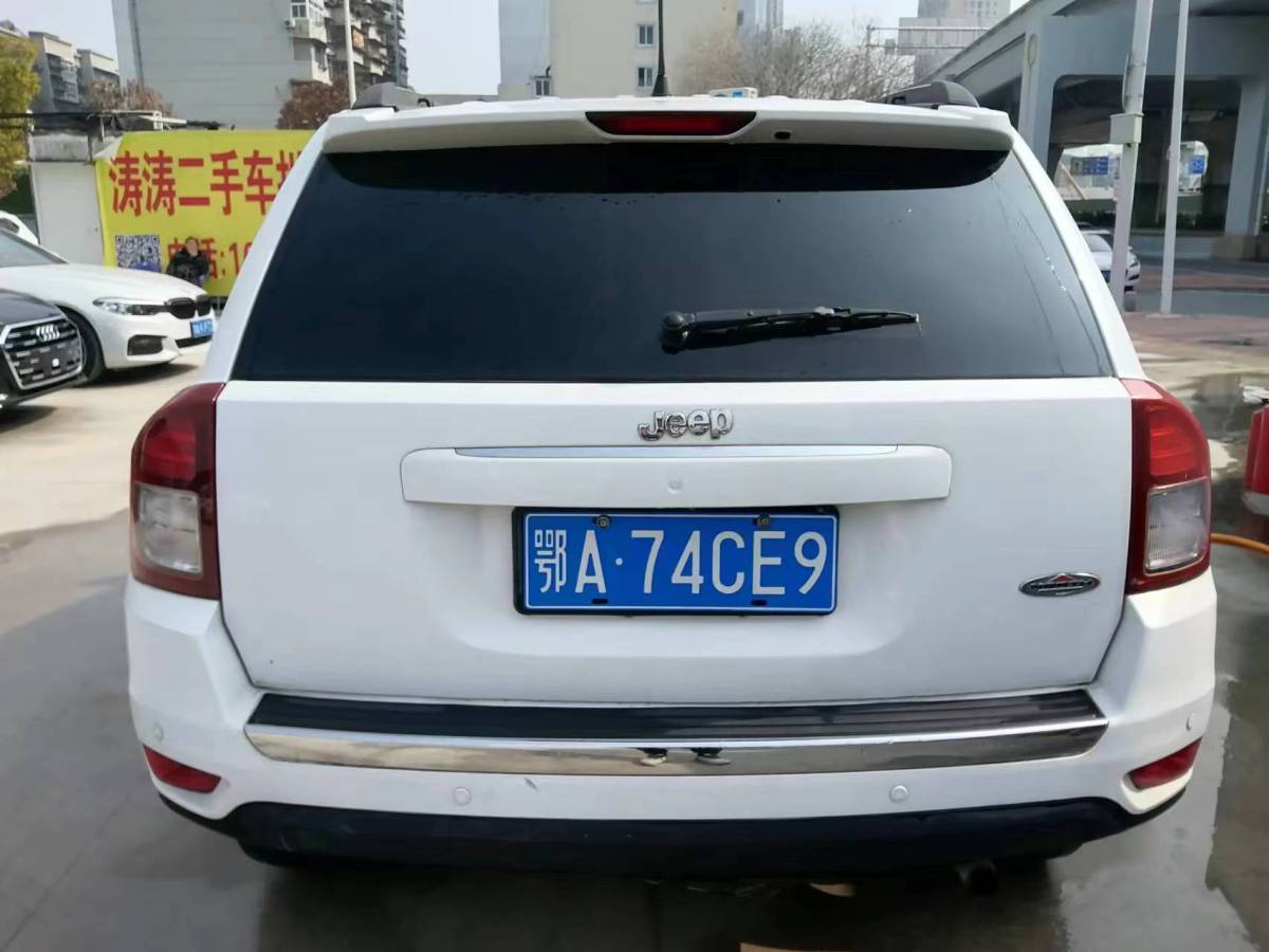 Jeep 指南者  2014款 改款 2.4L 四驅(qū)舒適版圖片