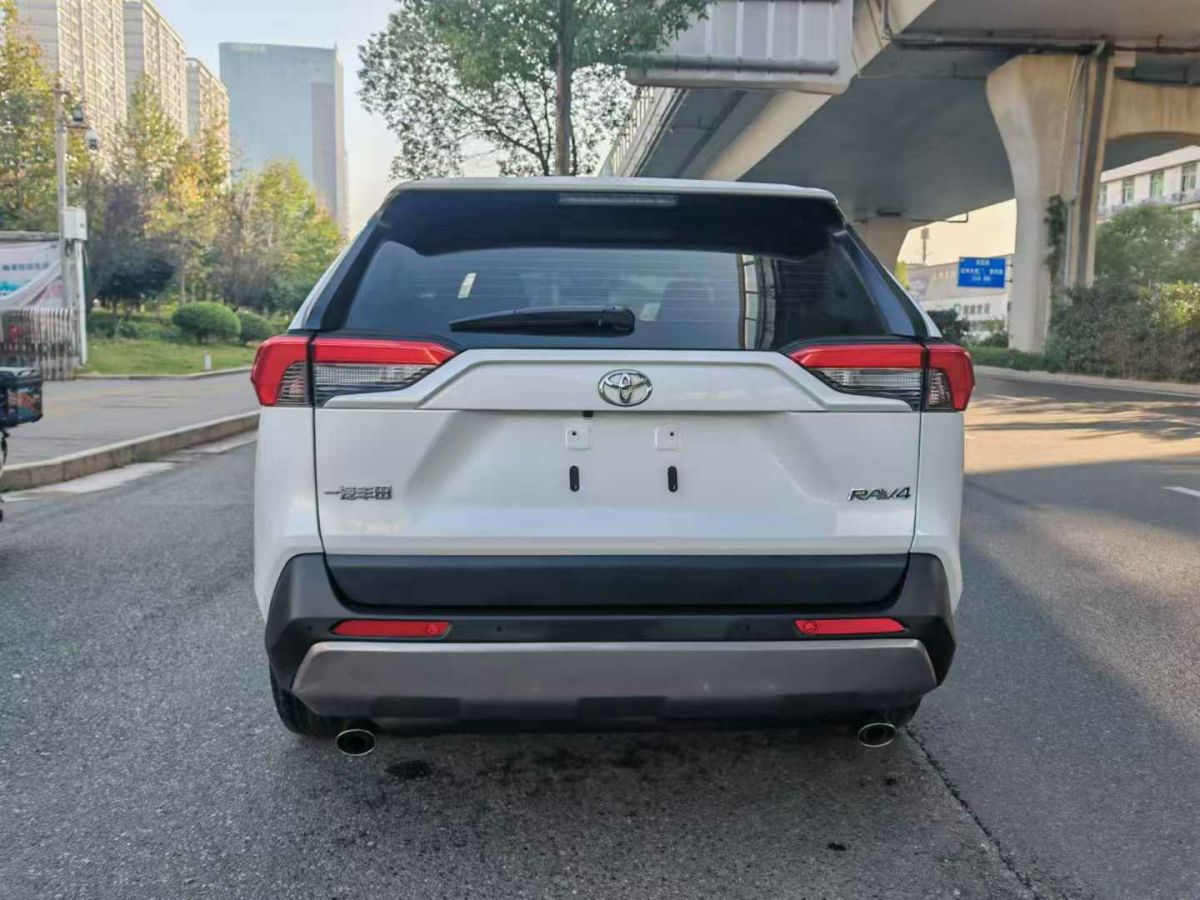 豐田 RAV4榮放  2022款 2.0L CVT兩驅(qū)尊貴版圖片