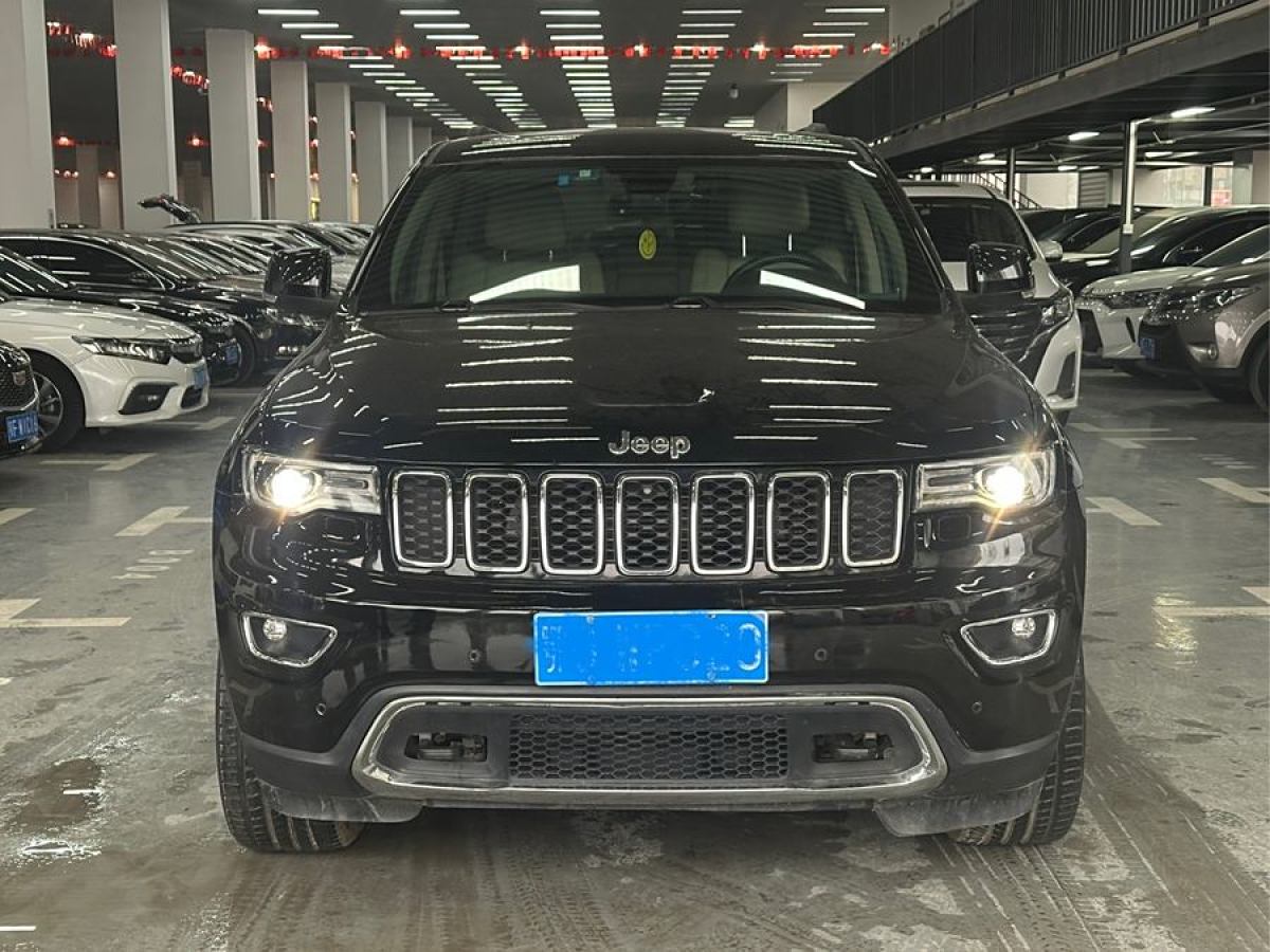 2019年10月Jeep 大切諾基  2017款 3.6L 精英導(dǎo)航版