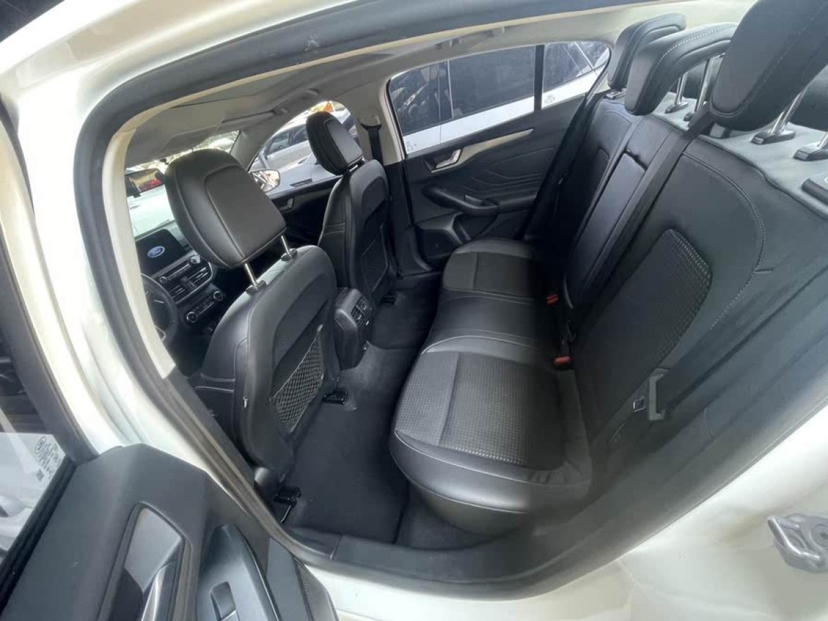 福特 ?？怂? 2020款 三廂 EcoBoost 180 自動鋒潮型圖片