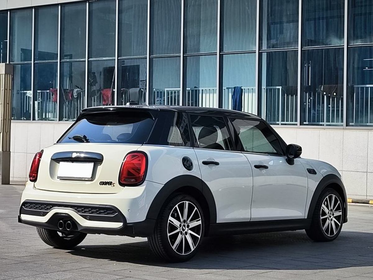 MINI MINI  2021款 2.0T COOPER S 經(jīng)典派 五門版圖片