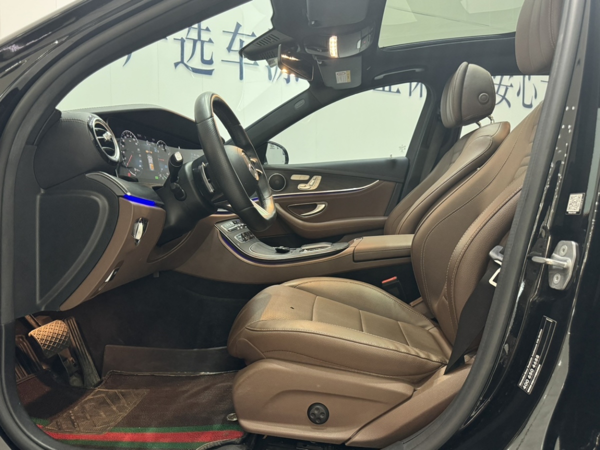 奔馳 奔馳E級(jí)新能源  2021款 E 350 e L 插電式混合動(dòng)力運(yùn)動(dòng)轎車圖片