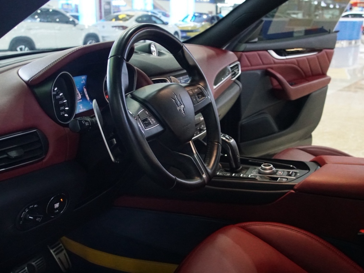 瑪莎拉蒂 Levante  2019款  3.0T 350Hp 標(biāo)準(zhǔn)版圖片