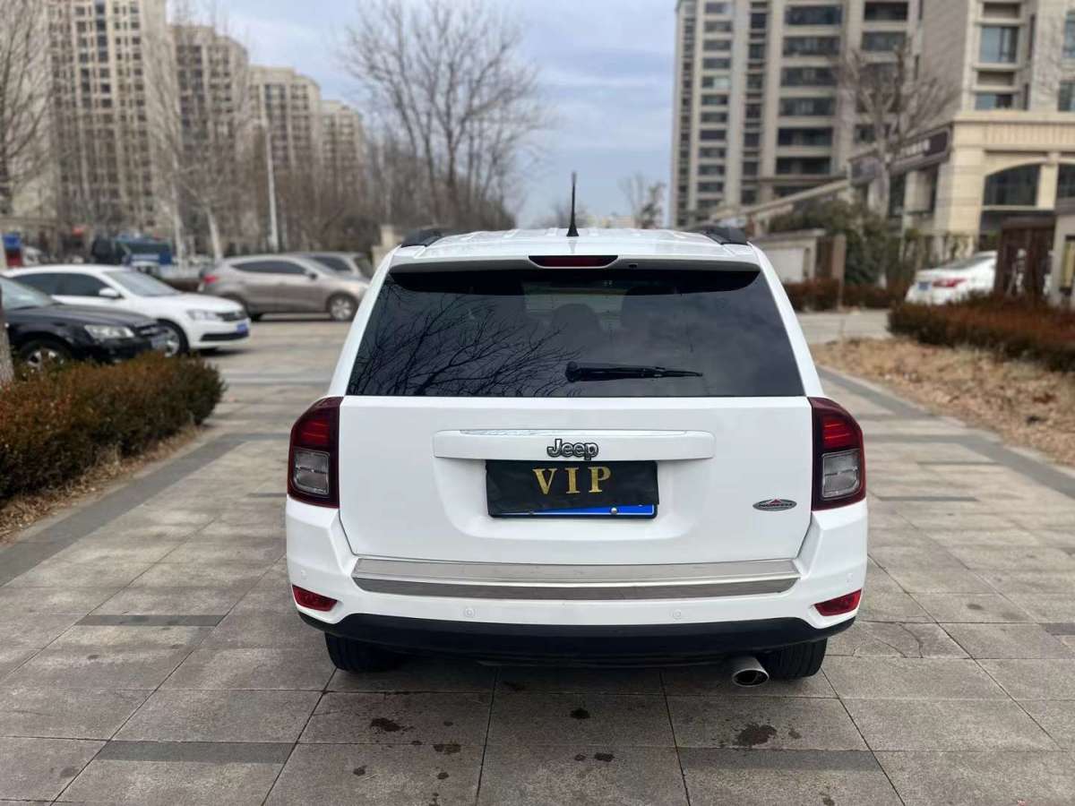 Jeep 指南者  2014款 2.4L 四驅(qū)豪華導(dǎo)航版圖片