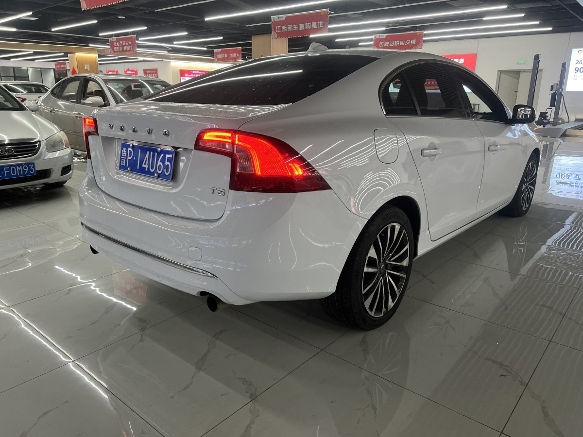 沃爾沃 S60  1448款 2.0T T5智雅版圖片