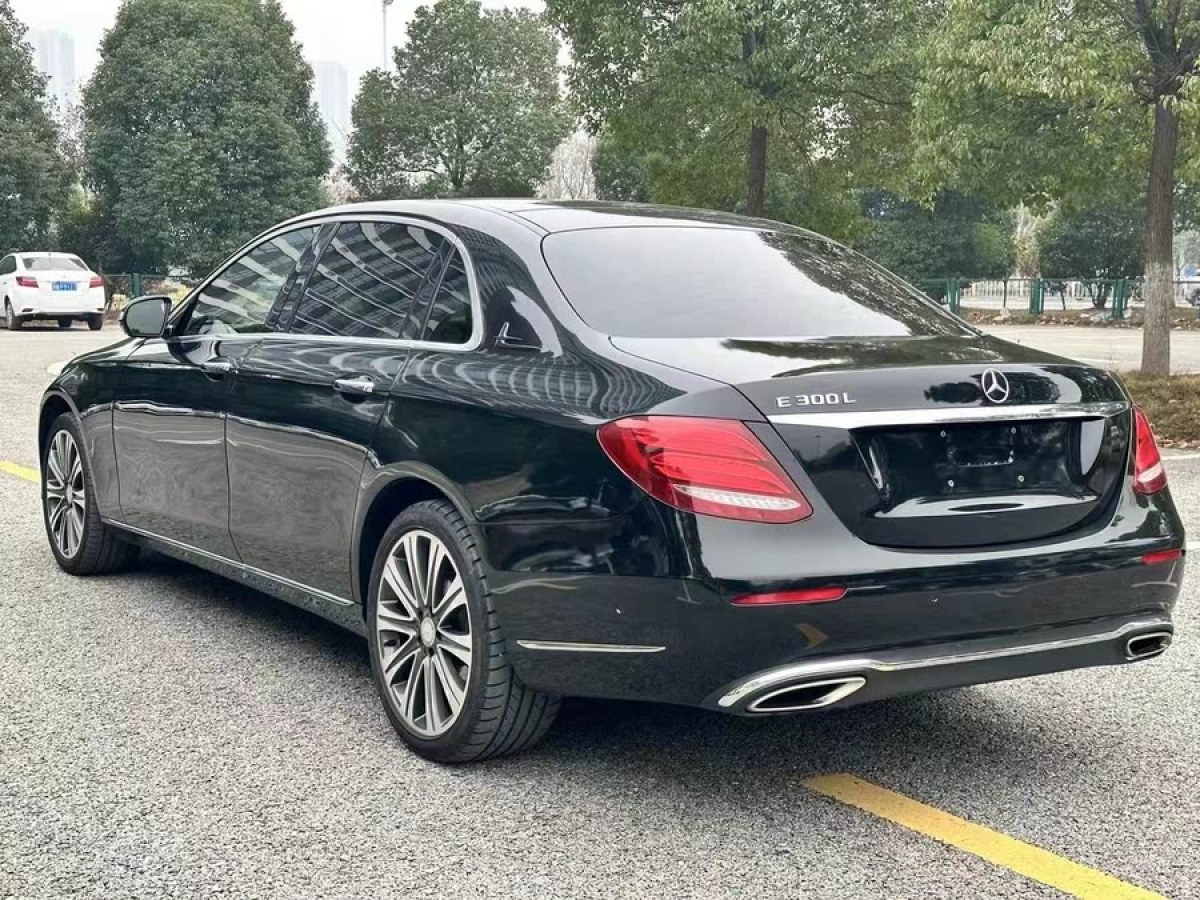 奔馳 奔馳E級  2019款 改款 E 300 L 豪華型圖片