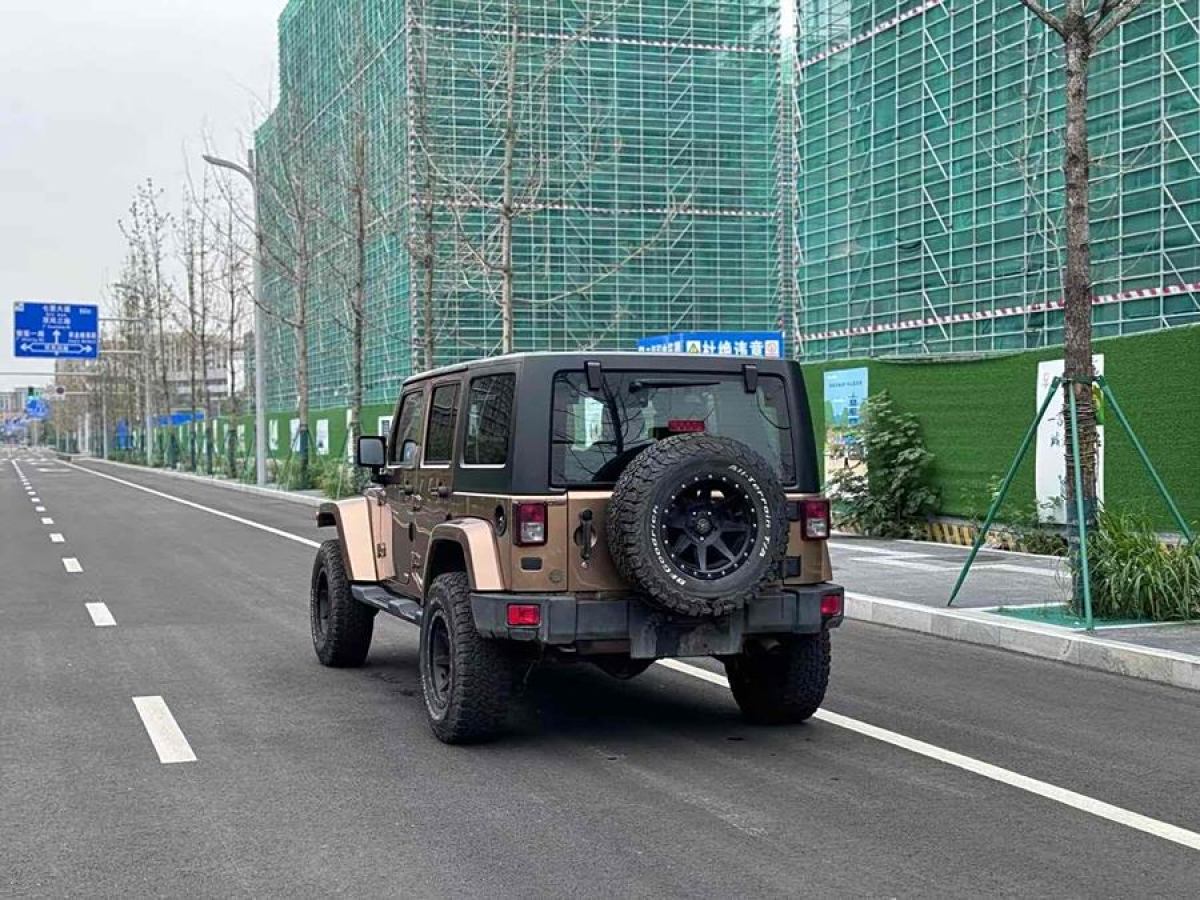 Jeep 牧馬人  2015款 3.0L Sahara 四門舒享版圖片