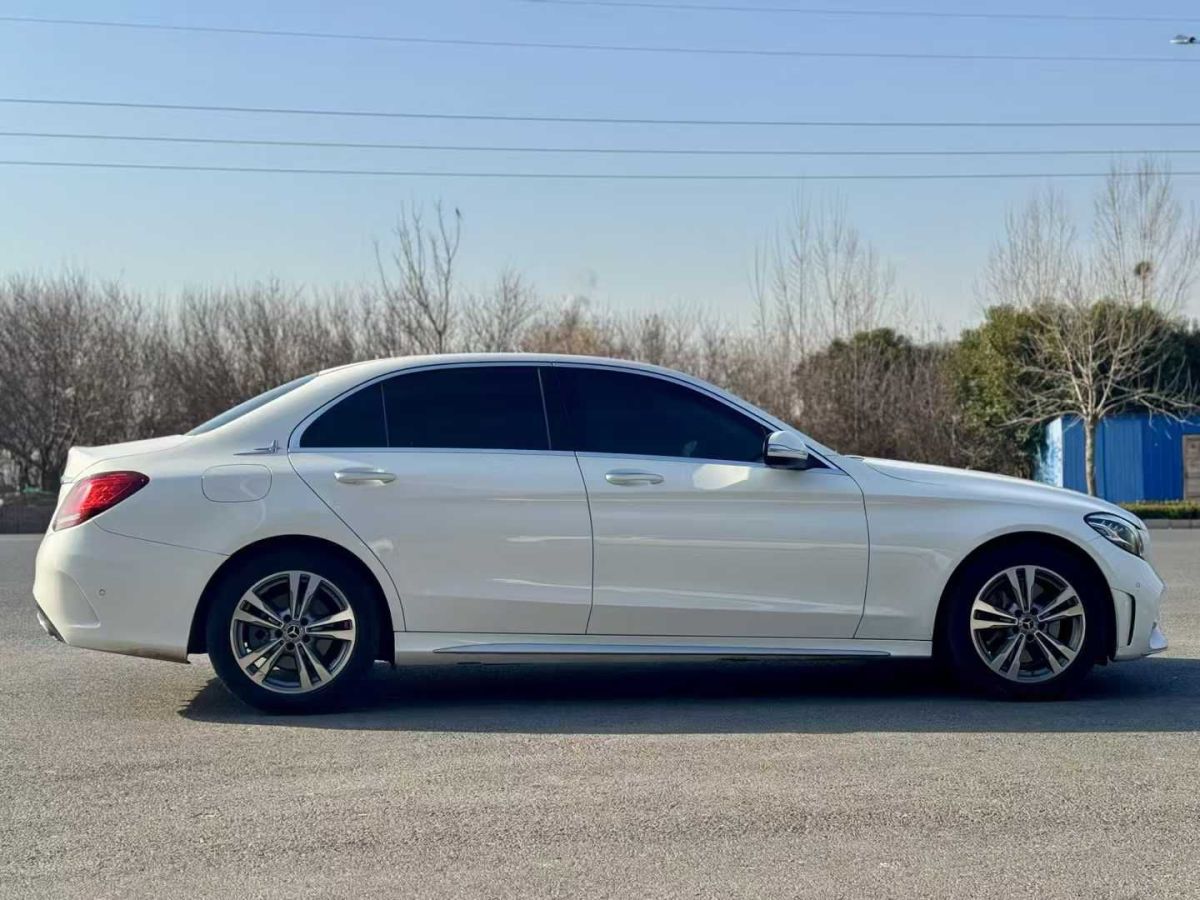 奔馳 奔馳A級  2019款  A 220 L 4MATIC 運動轎車圖片