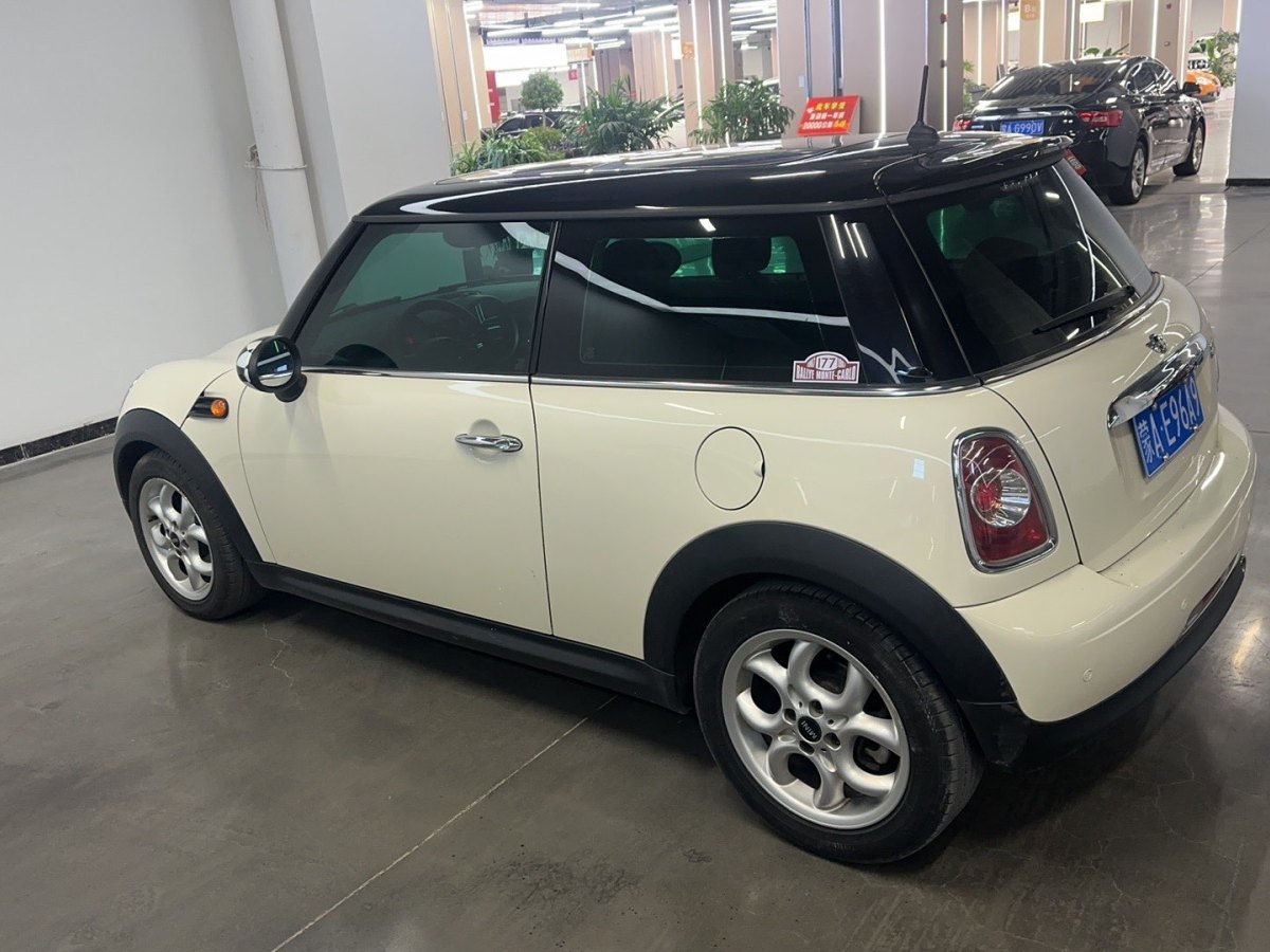 2013年11月MINI MINI  2012款 1.6L COOPER Baker Street