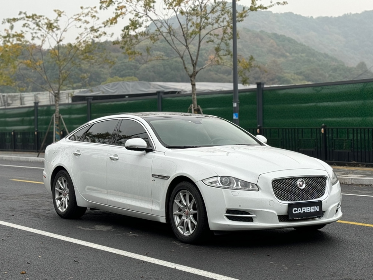 捷豹 XJ  2014款 XJL 3.0 SC 兩驅(qū)全景商務(wù)版圖片