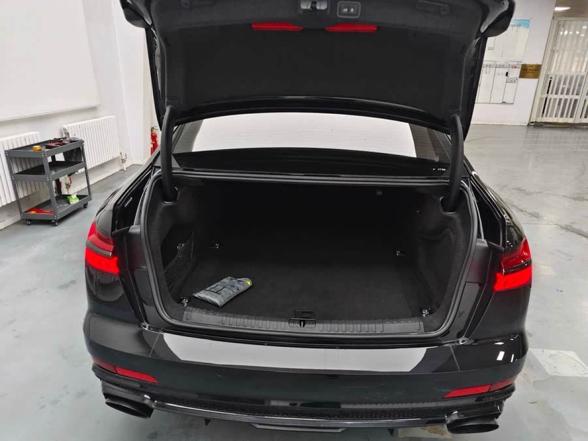 奧迪 奧迪A6L  2023款 改款 45 TFSI quattro 臻選動(dòng)感型圖片