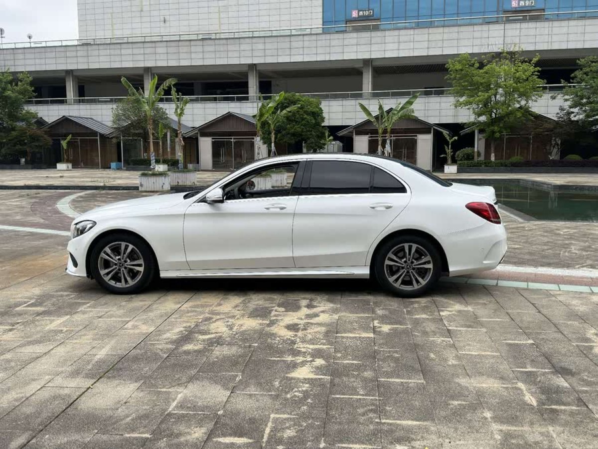 奔馳 奔馳C級(jí)  2018款 C 200 L 運(yùn)動(dòng)版圖片