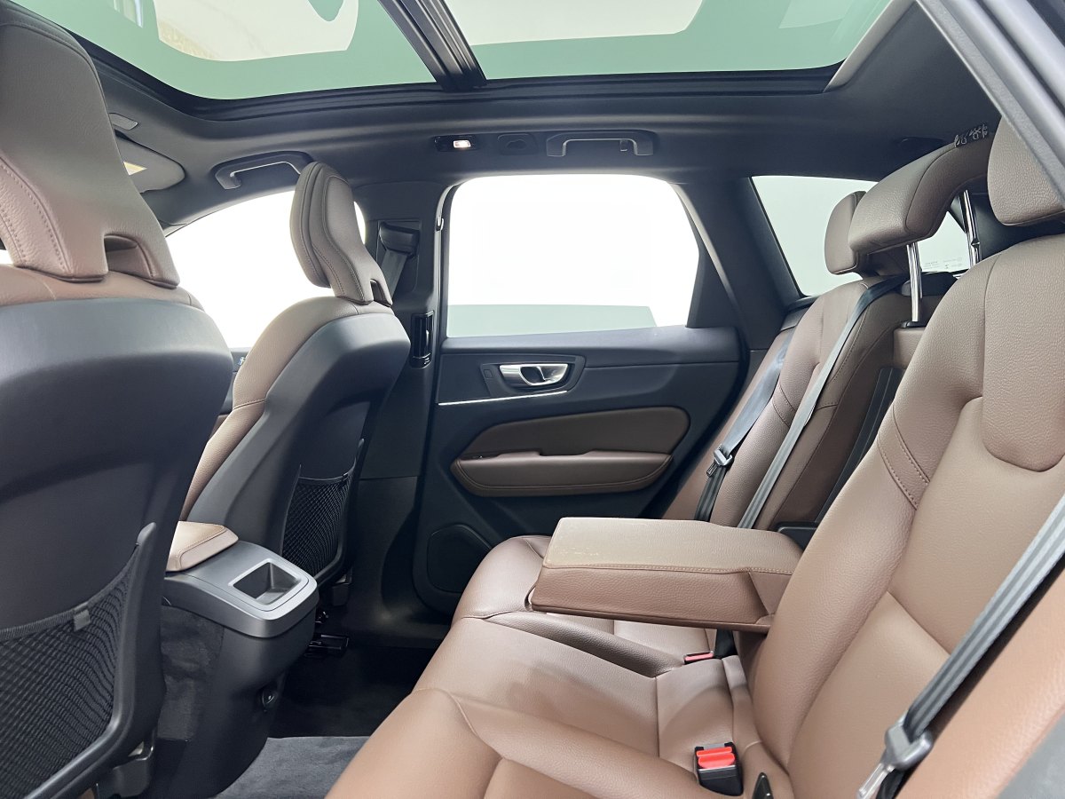沃爾沃 XC60  2023款 B5 四驅智逸豪華版圖片