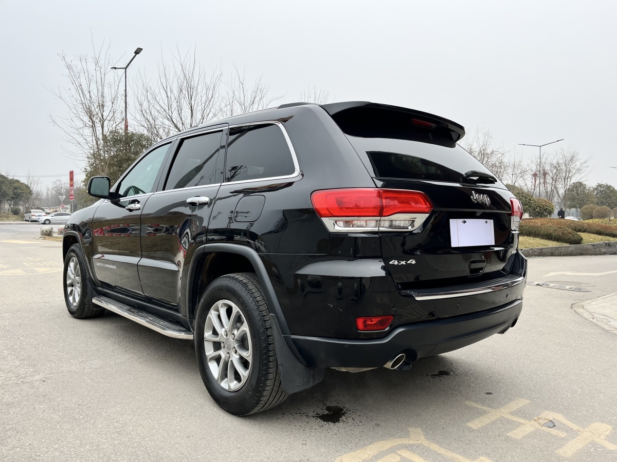 Jeep 大切諾基  2015款 3.0L 舒享導(dǎo)航版圖片