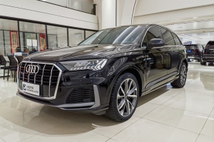 奥迪Q7 奥迪 55 TFSI quattro S line运动型