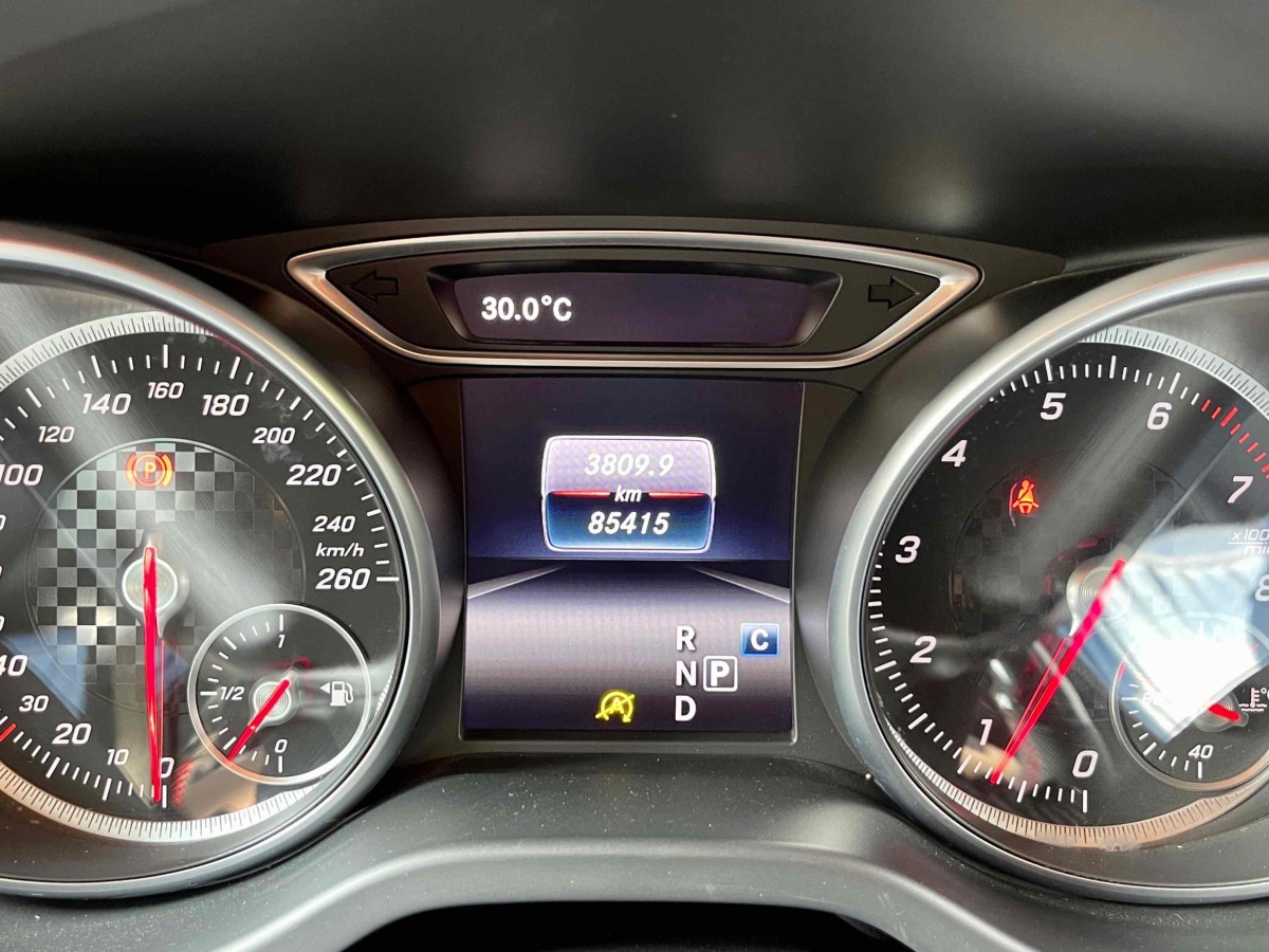 奔驰 奔驰A级  2017款 改款 A 260 运动型图片