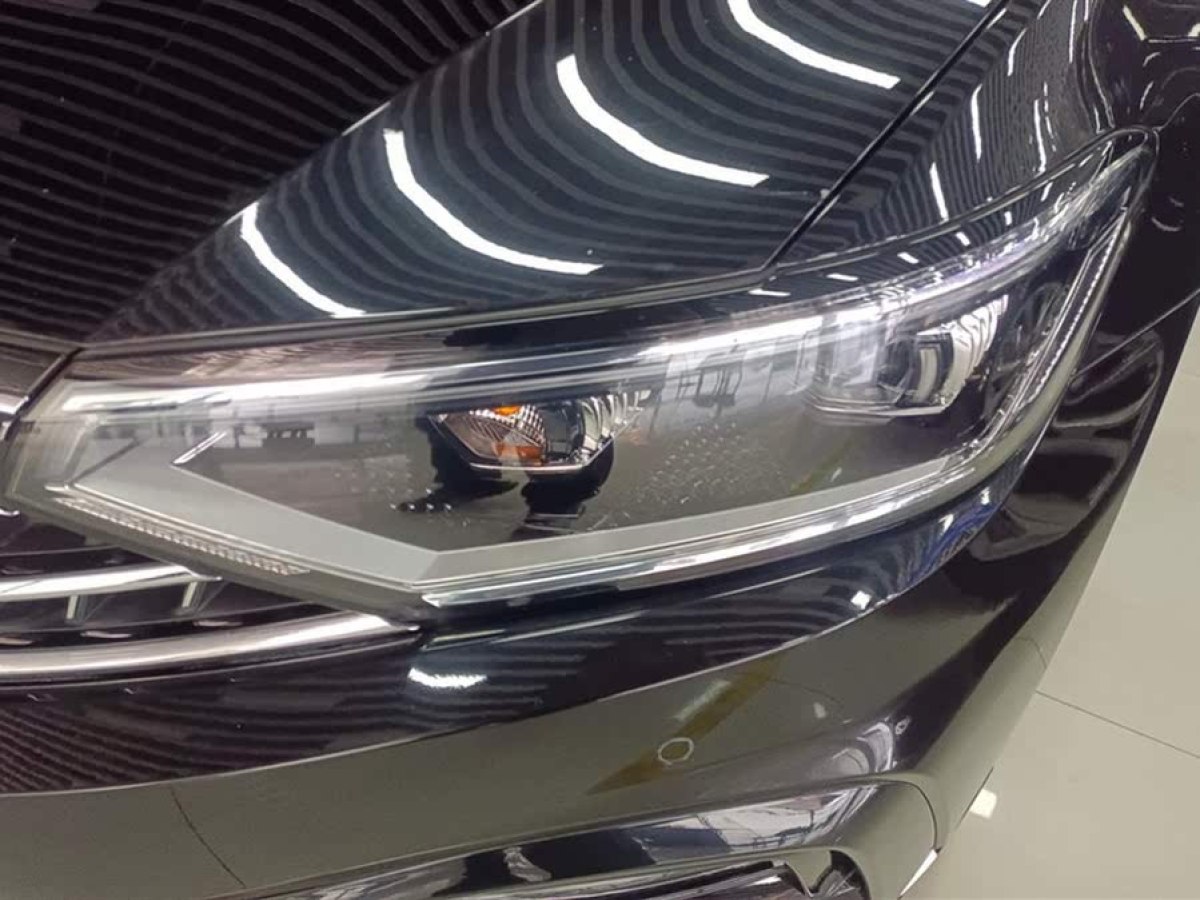 大眾 邁騰  2023款 200萬輛紀念版 330TSI DSG領(lǐng)先型圖片
