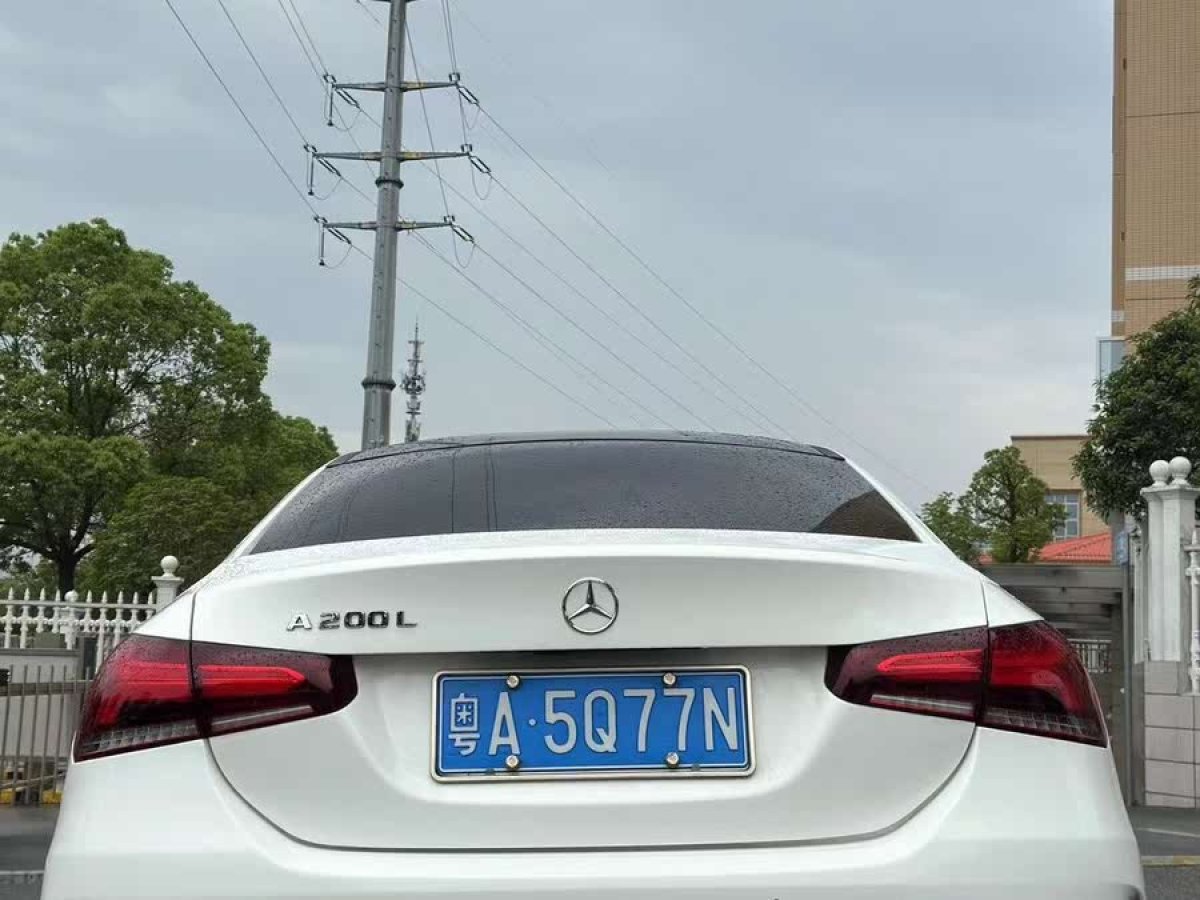 奔馳 奔馳A級  2020款 改款 A 200 L 運動轎車動感型圖片