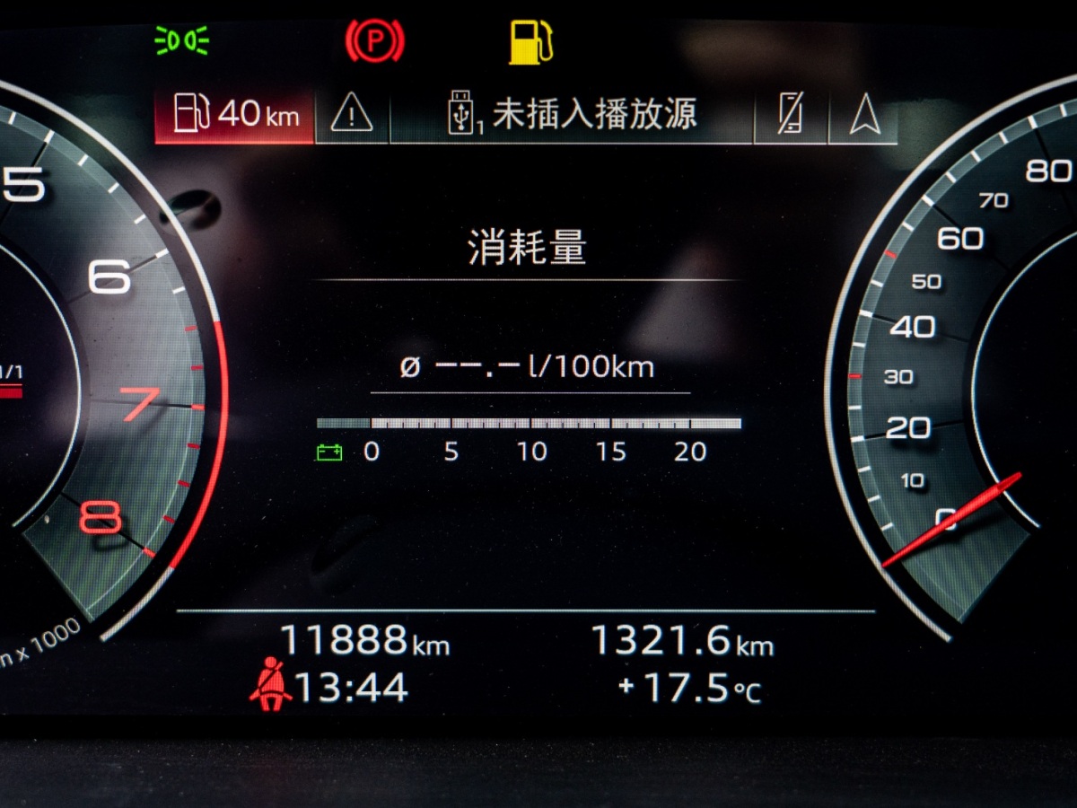 奧迪 奧迪Q6  2024款 45 TFSI quattro 齊云型 飛騎套裝 7座圖片