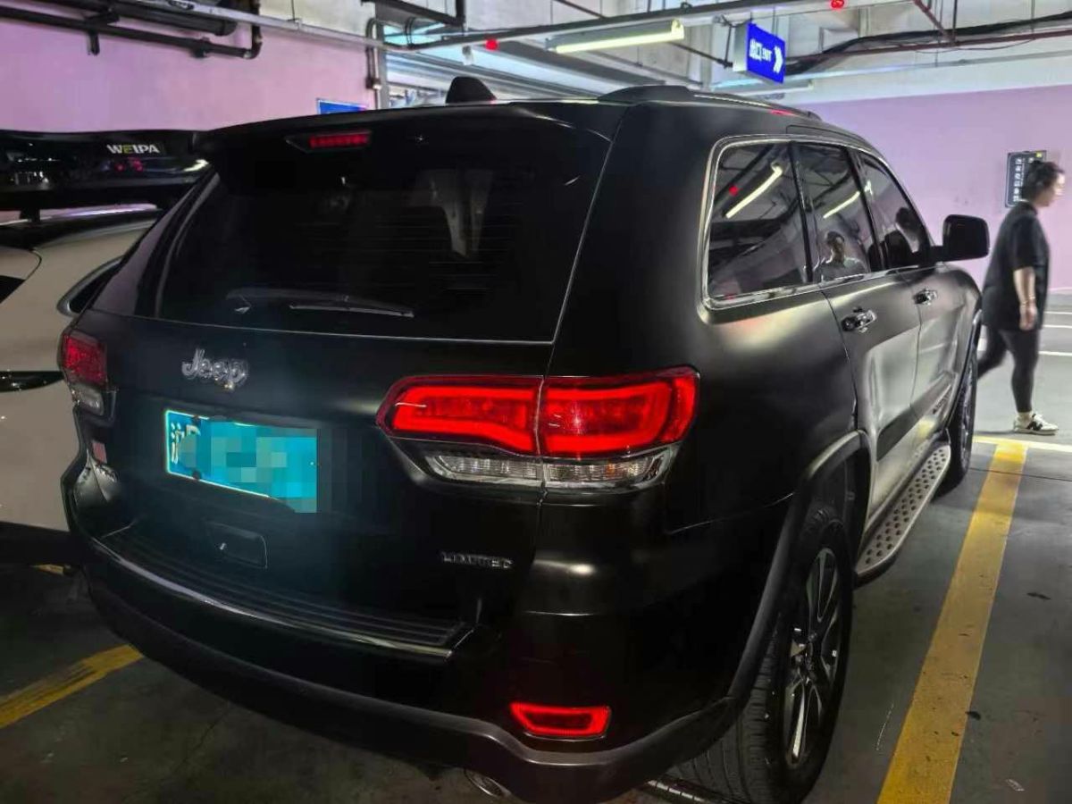 Jeep 大切諾基  2019款 3.0L 專業(yè)導(dǎo)航版圖片