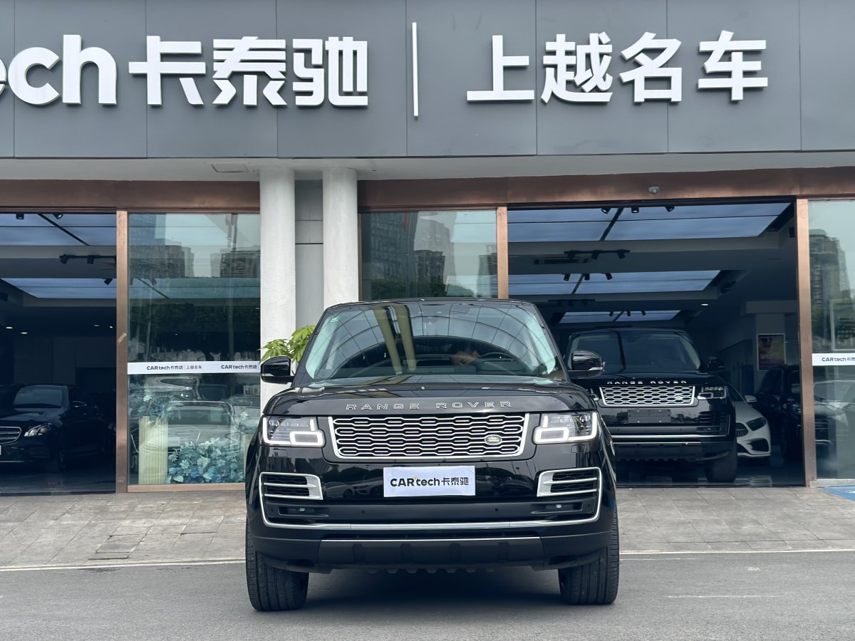 路虎 揽胜  2022款 3.0 L6 400PS 传世加长经典版图片