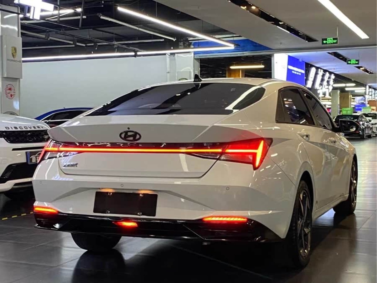 現(xiàn)代 伊蘭特  2021款 1.5L LUX尊貴版圖片