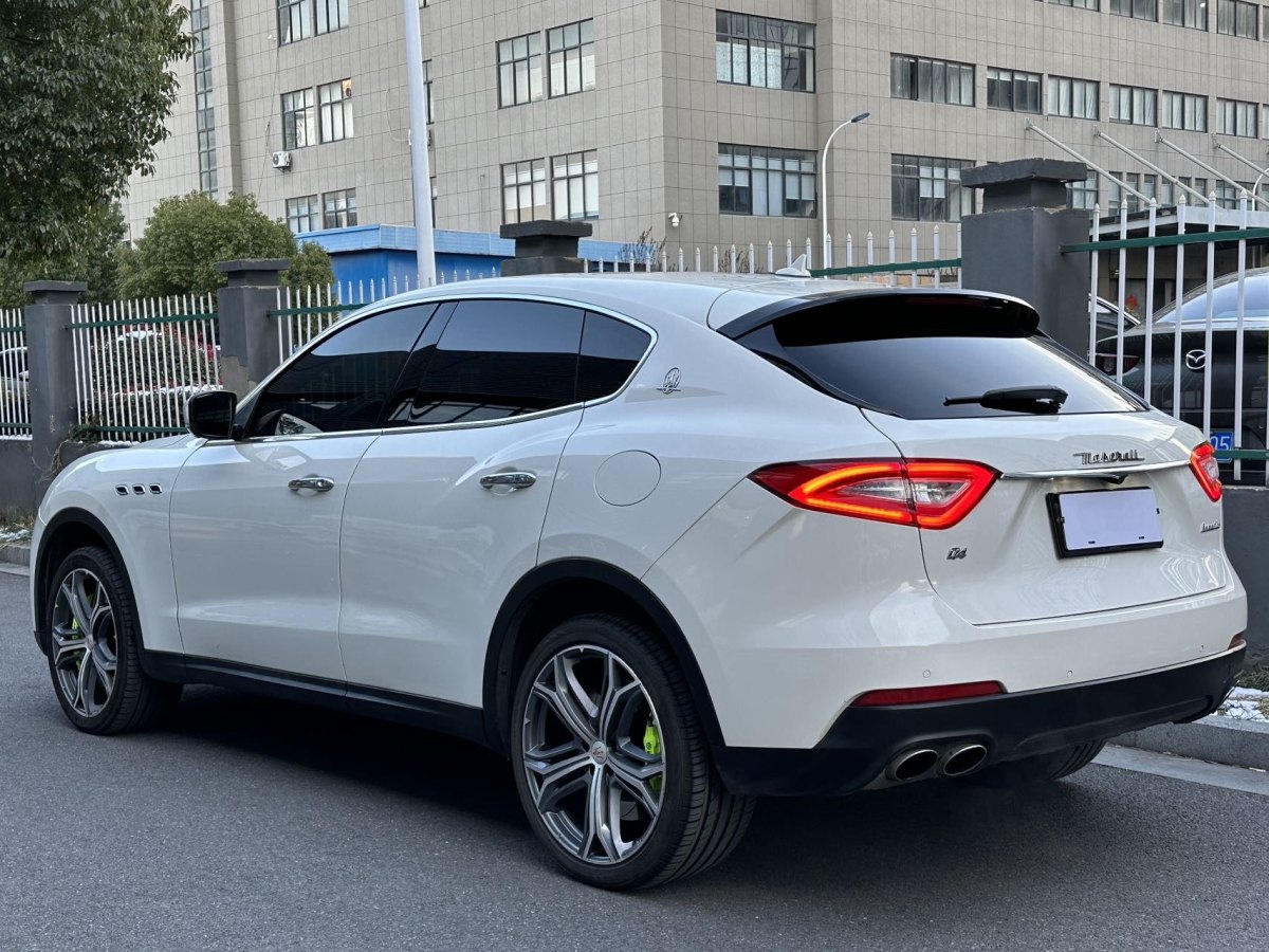 瑪莎拉蒂 Levante  2018款 3.0T 350Hp 標(biāo)準(zhǔn)版圖片