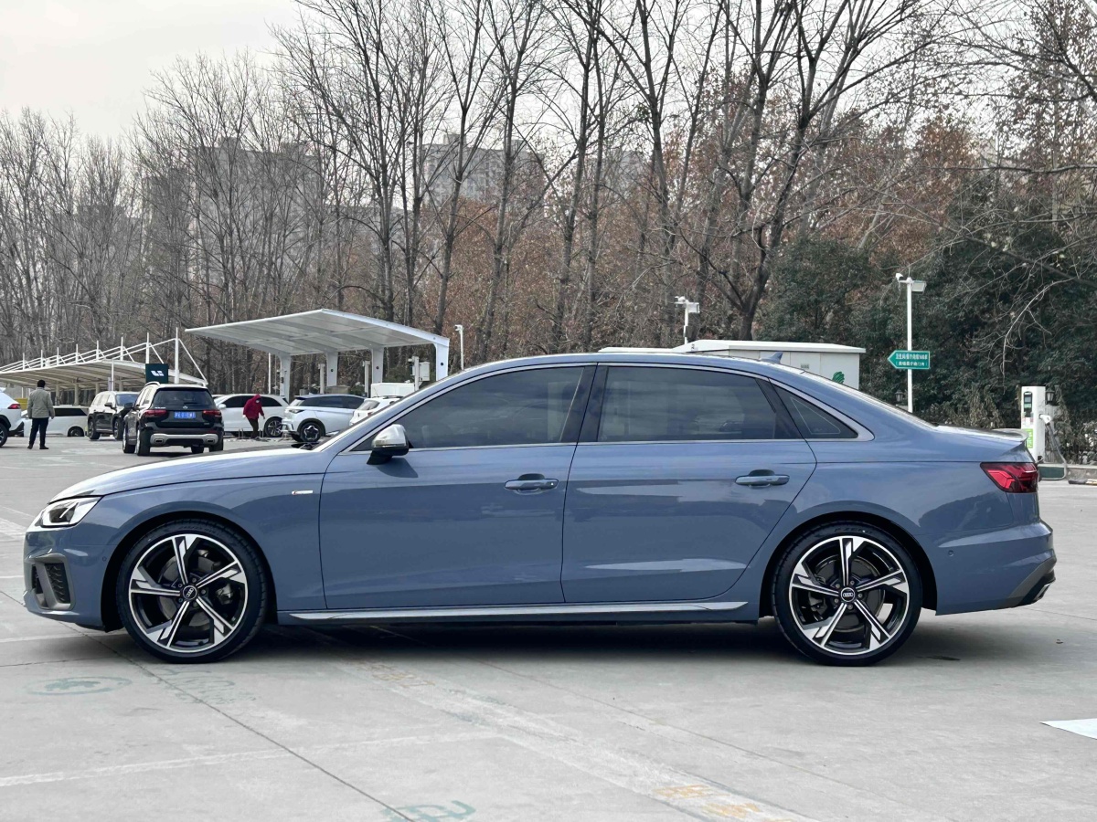 奧迪 奧迪A4L  2022款 40 TFSI quattro RS套件燃速型圖片