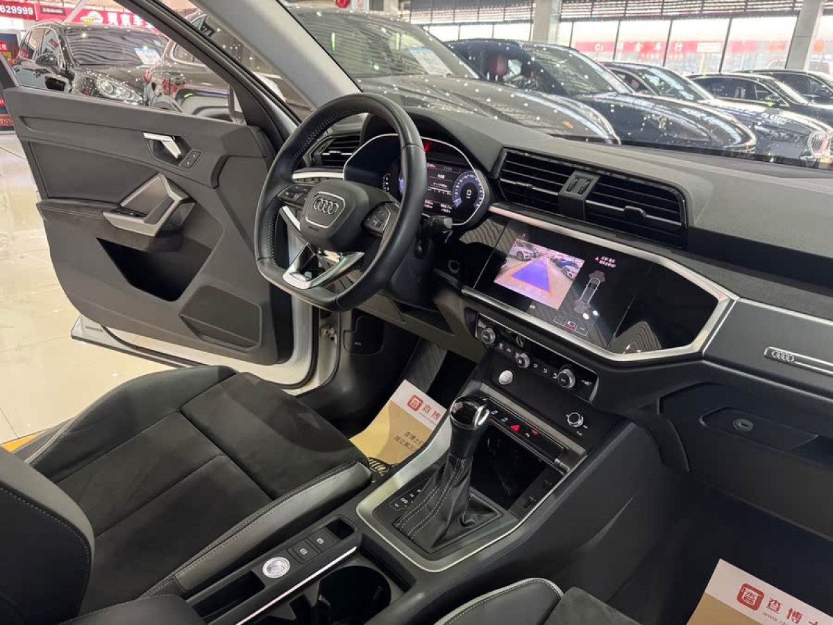 奧迪 奧迪Q3  2019款  35 TFSI 時(shí)尚動(dòng)感型圖片