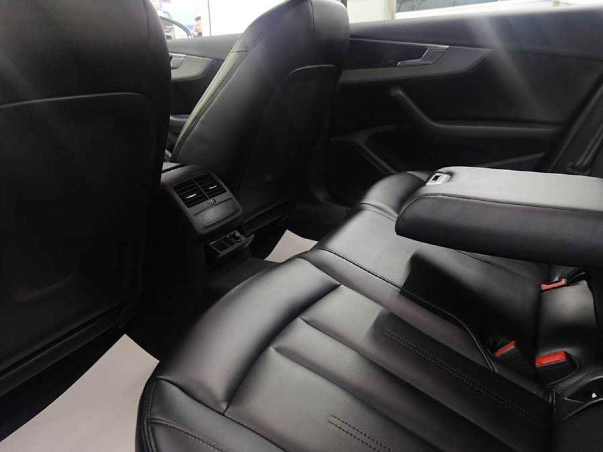 奧迪 奧迪A4L  2018款 30周年年型 40 TFSI 運動型圖片