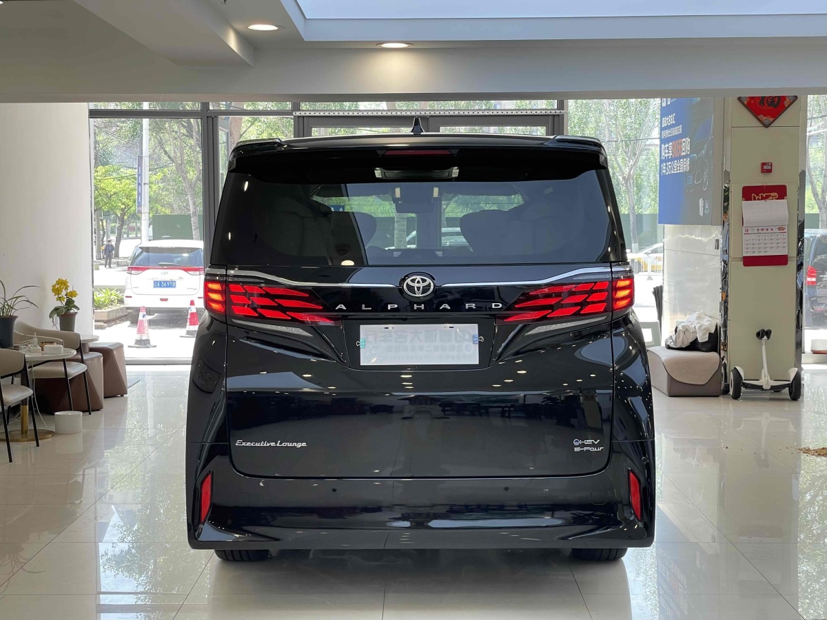 豐田 埃爾法  2024款 雙擎 2.5L 尊貴版圖片