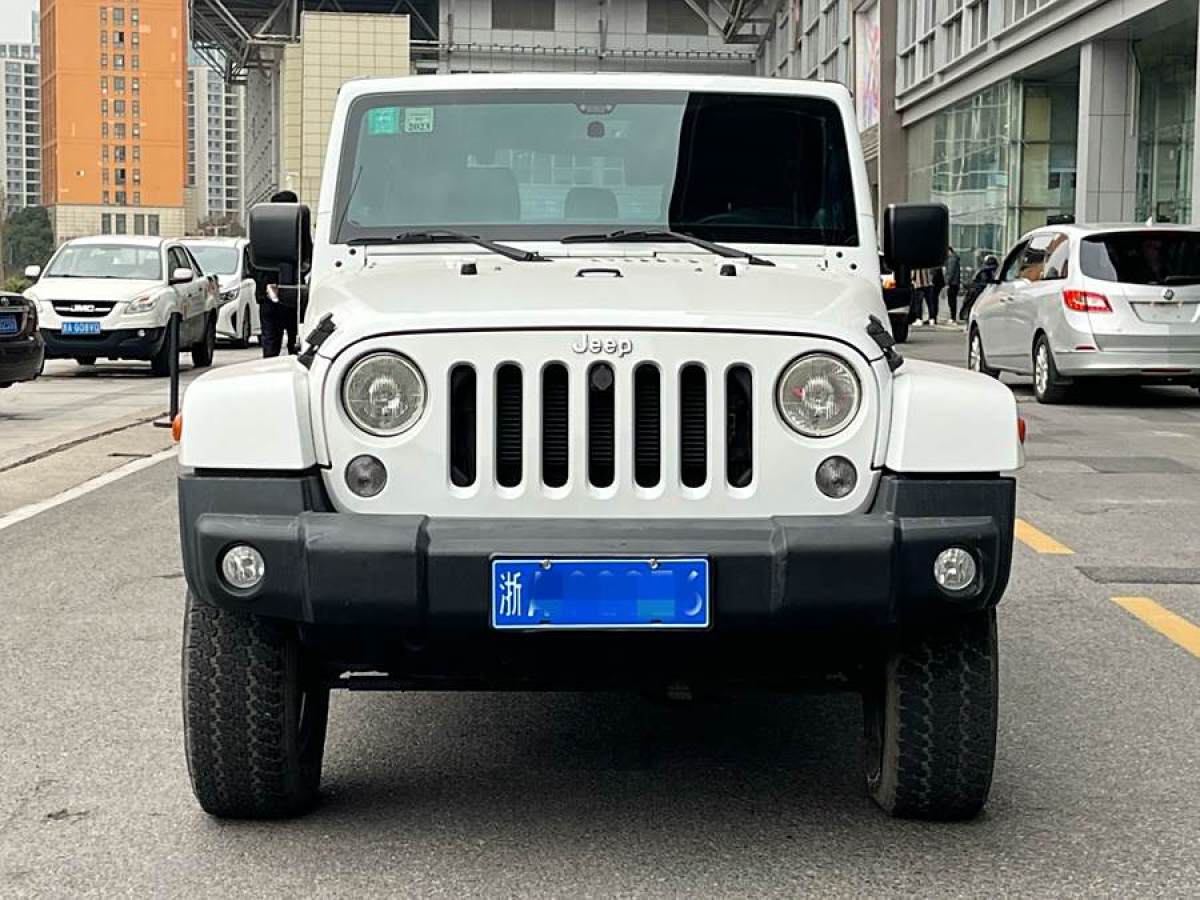 Jeep 牧馬人  2014款 3.0L Sahara 四門(mén)版圖片