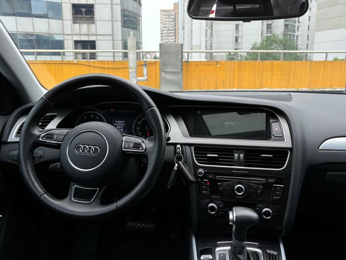 奧迪 奧迪A4L  2015款 35 TFSI 自動(dòng)標(biāo)準(zhǔn)型圖片