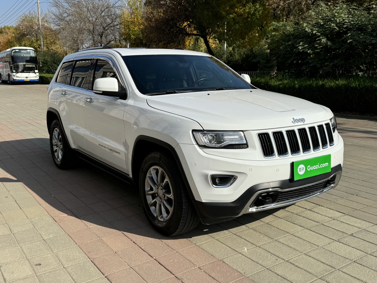 Jeep 大切諾基  2015款 3.0L 精英導(dǎo)航版圖片