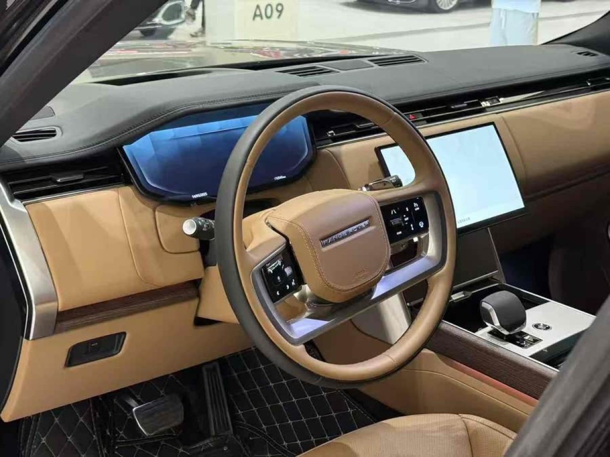 路虎 攬勝  2024款 3.0 L6 400PS 創(chuàng)世加長版圖片