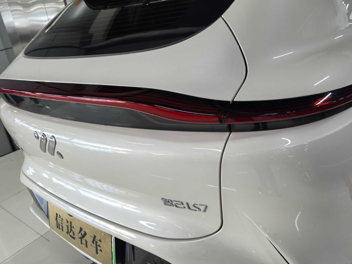 智己 智己LS7  2023款 77kWh Urban Fit后驅(qū)版圖片