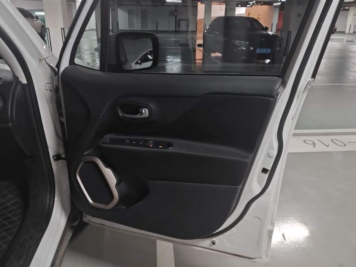 Jeep 自由俠  2018款 互聯(lián)大屏版 180TS 自動高能版圖片