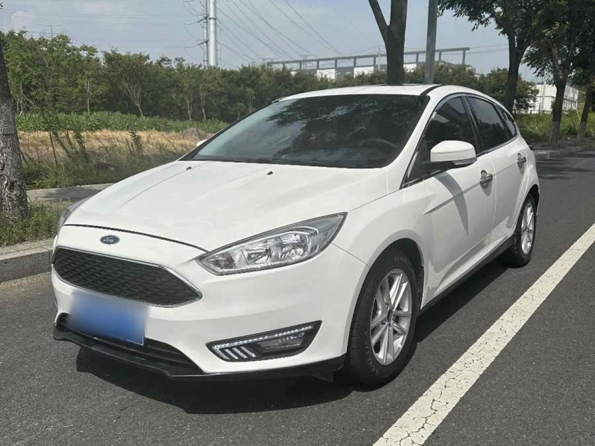 福特 福克斯  2015款 兩廂 1.6L 自動(dòng)風(fēng)尚型圖片