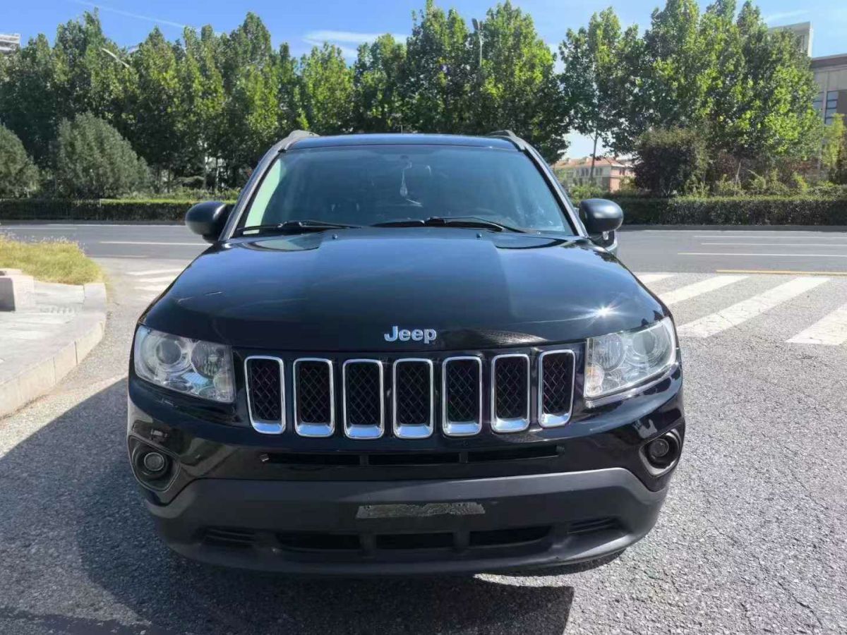 Jeep 指南者  2013款 2.0L 兩驅(qū)炫黑豪華版圖片