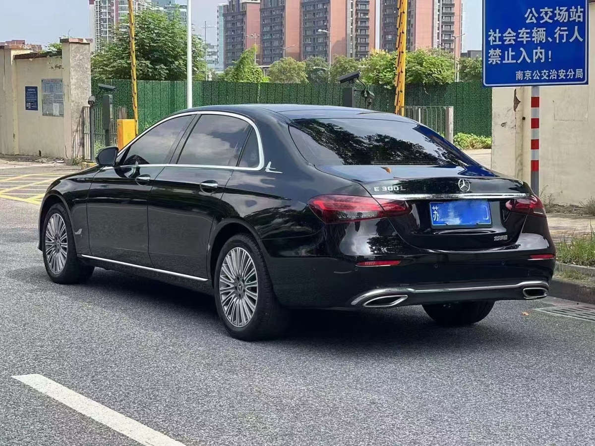 奔馳 奔馳E級(jí)  2022款 改款二 E 300 L 時(shí)尚型圖片