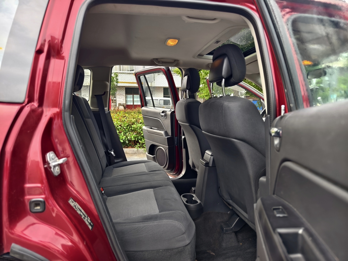 Jeep 指南者  2015款 2.0L 兩驅(qū)運動版圖片
