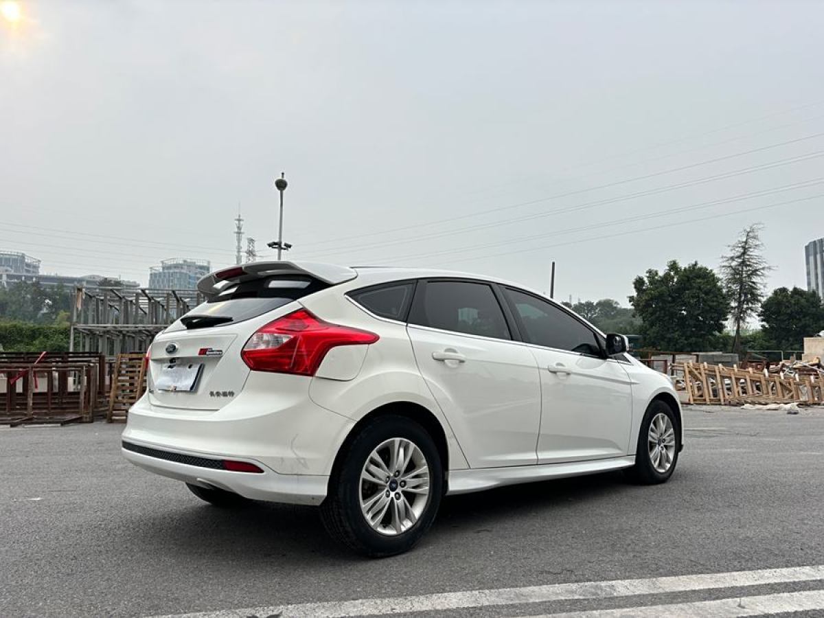 福特 福克斯  2012款 兩廂 1.6L 手動(dòng)舒適型圖片