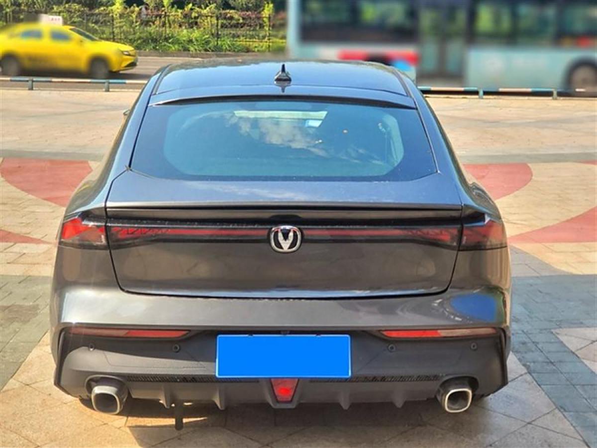 長(zhǎng)安 長(zhǎng)安UNI-V  2023款 1.5T 尊貴型圖片