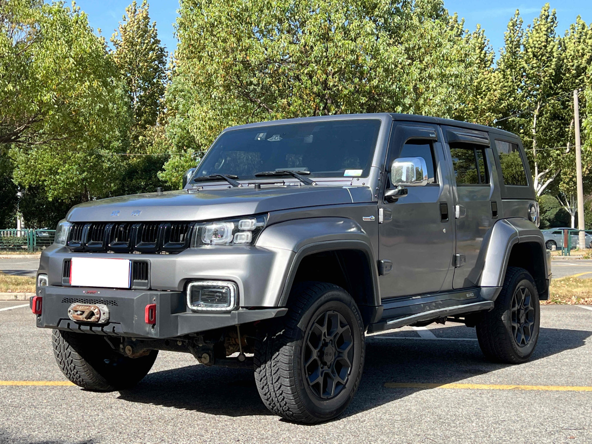 北京 BJ40  2022款 2.0T 自動四驅(qū)環(huán)塔冠軍版圖片