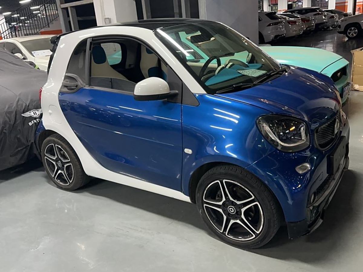 smart fortwo  2016款 0.9T 66千瓦硬頂極致版圖片